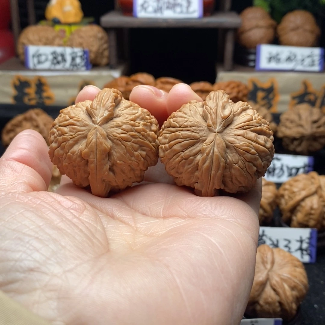 文玩核桃把件1*6球白