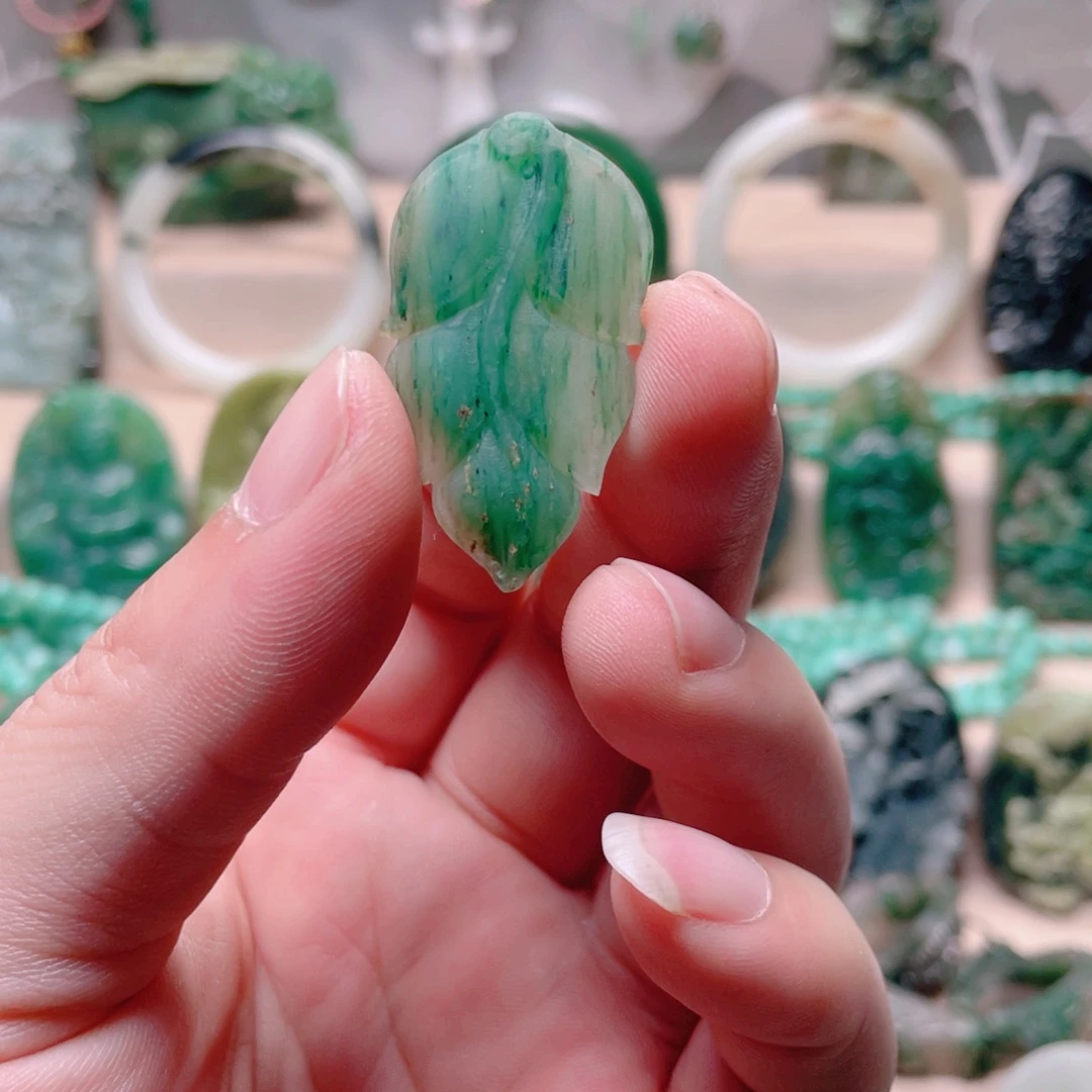 独山玉未镶嵌颈饰