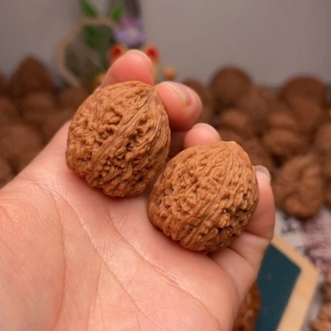 吊坠文玩核桃凹底南疆石手捻