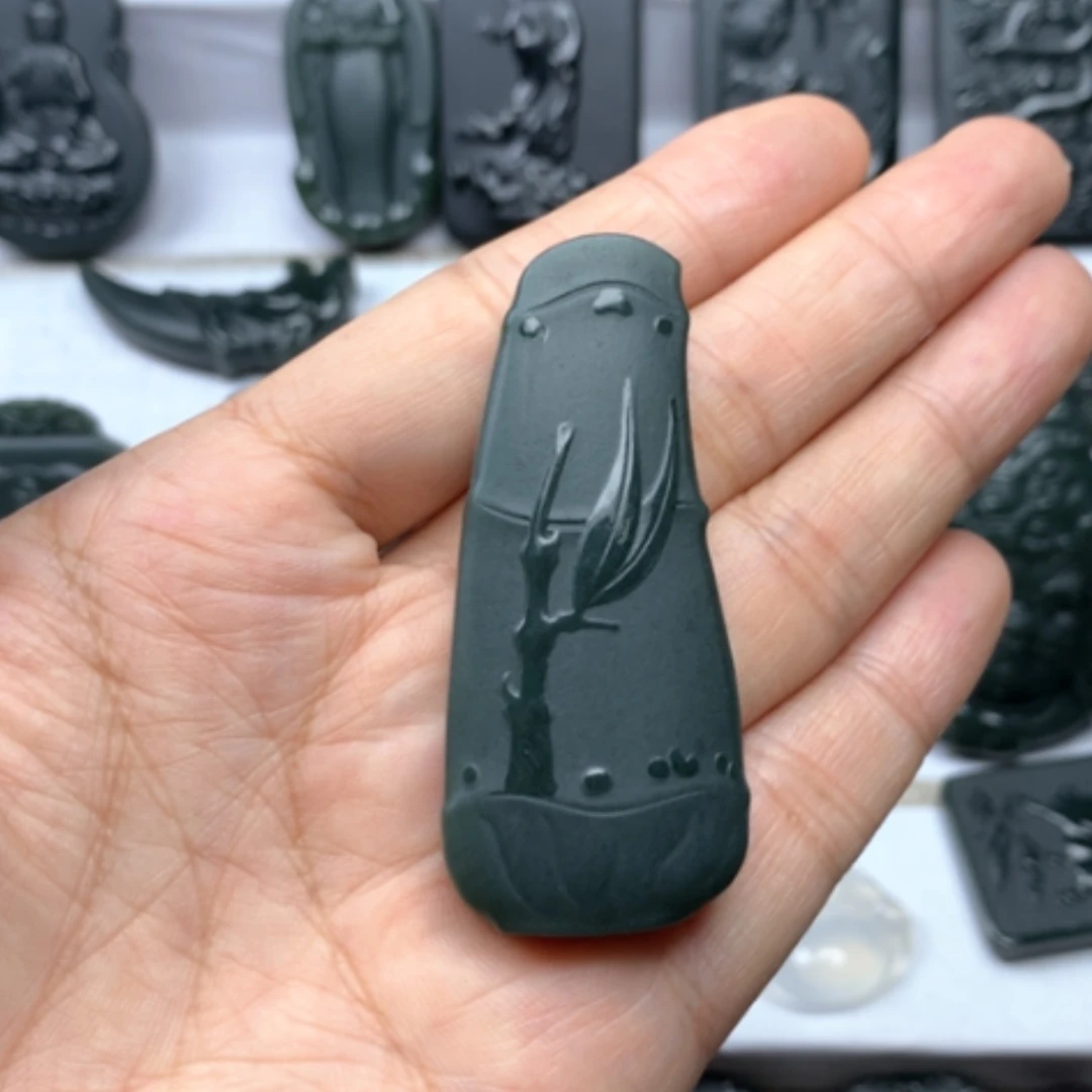 【闪购商品】颈饰未镶嵌和田玉双面雕刻