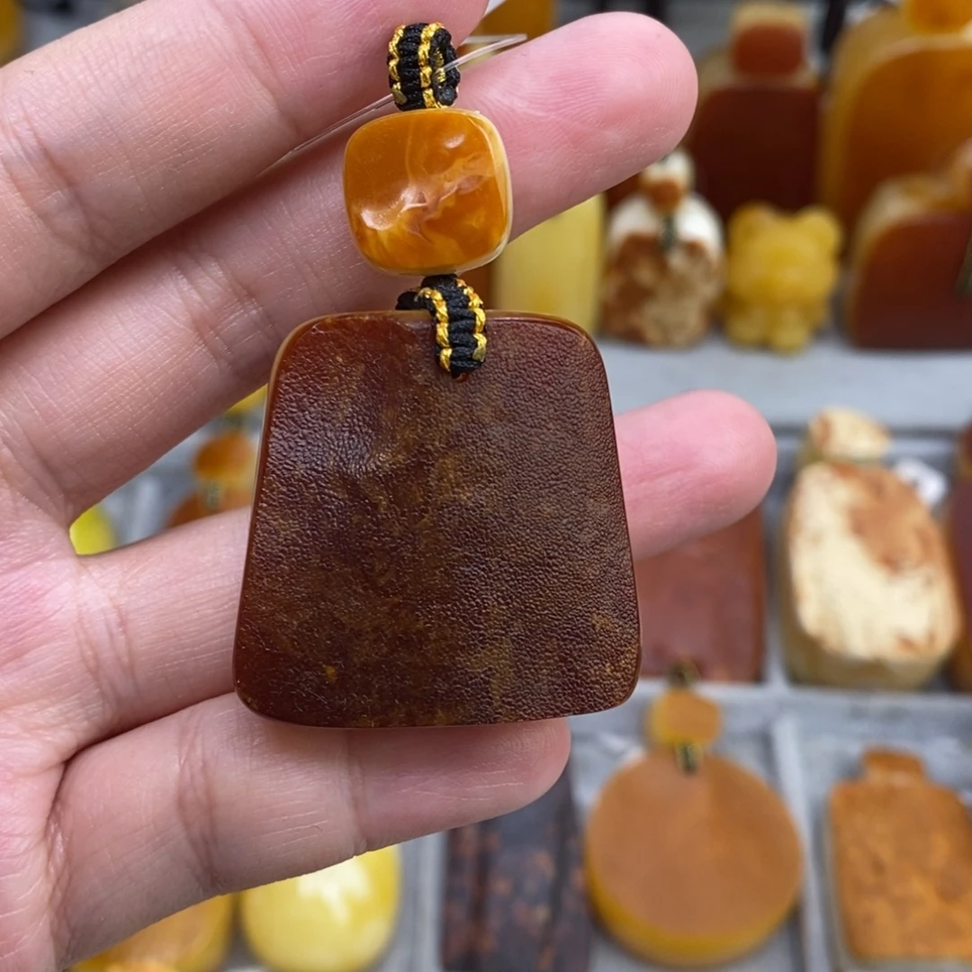 蜜蜡未镶嵌珠宝奇石