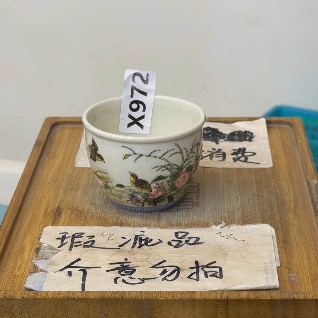 微瑕疵介意勿拍陶瓷器皿D