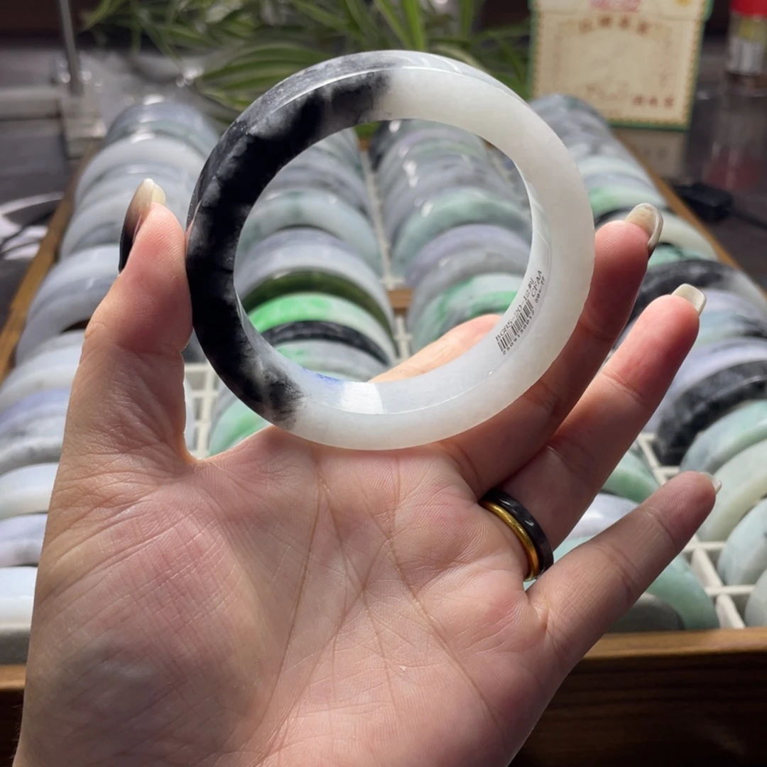 未镶嵌翡翠手镯定制翡翠