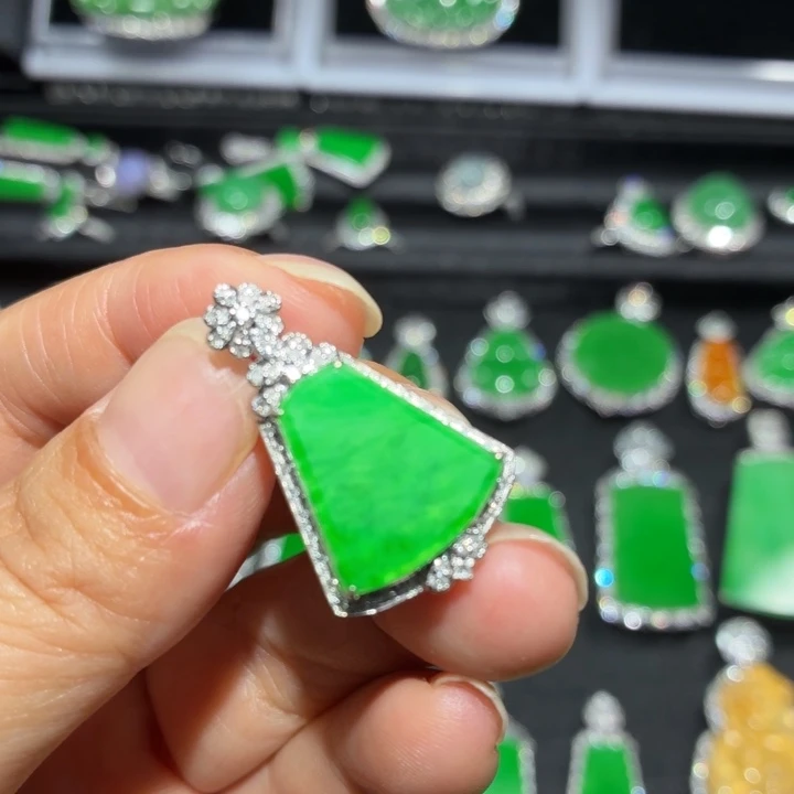 翡翠18K金镶嵌吊坠(不含链)翡翠