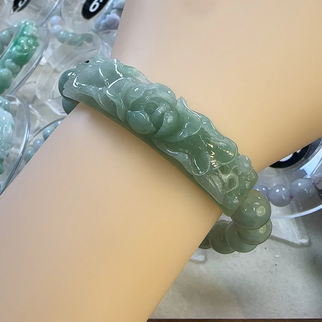 翡翠未镶嵌颈饰手牌