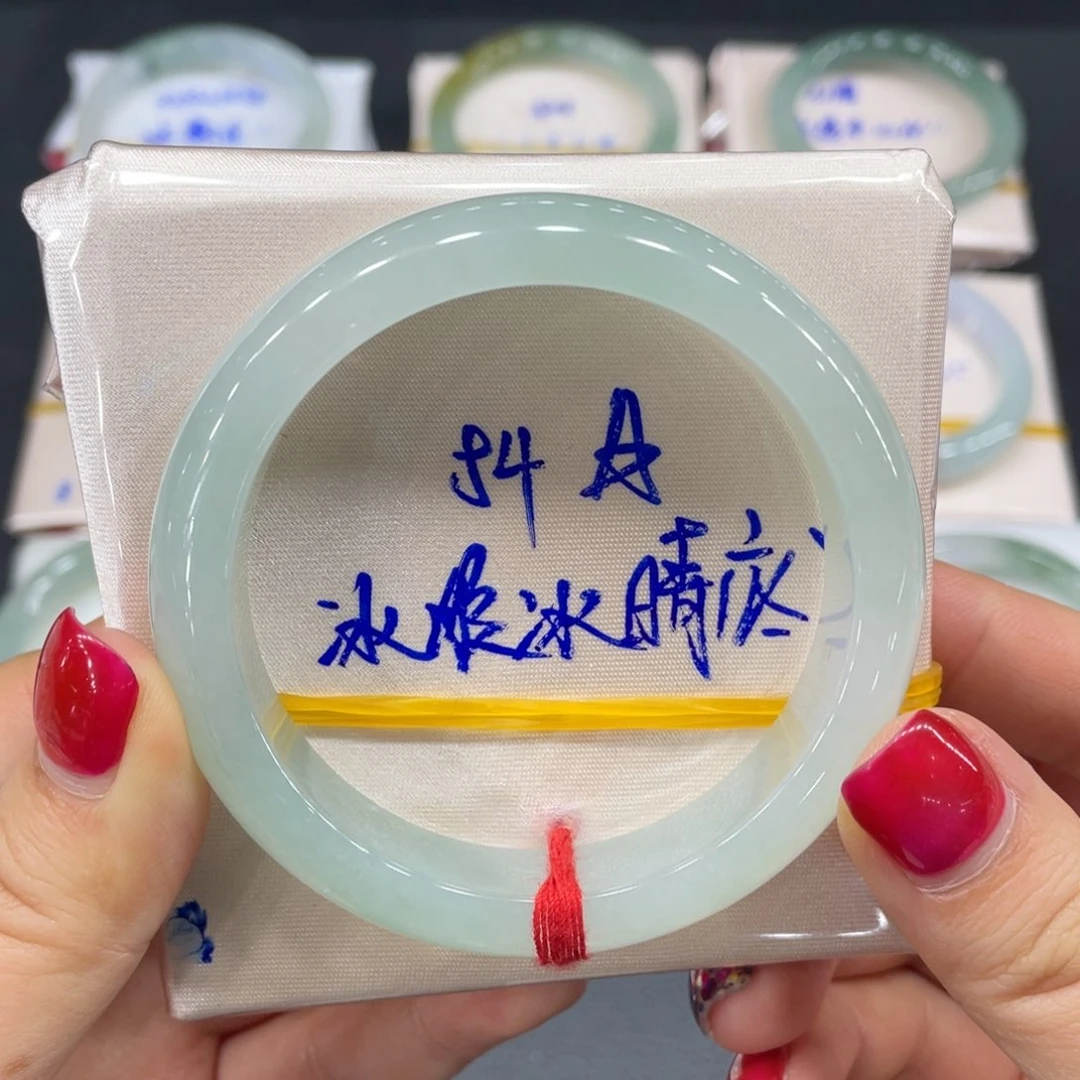 翡翠手镯未镶嵌翡翠天然翡翠手镯