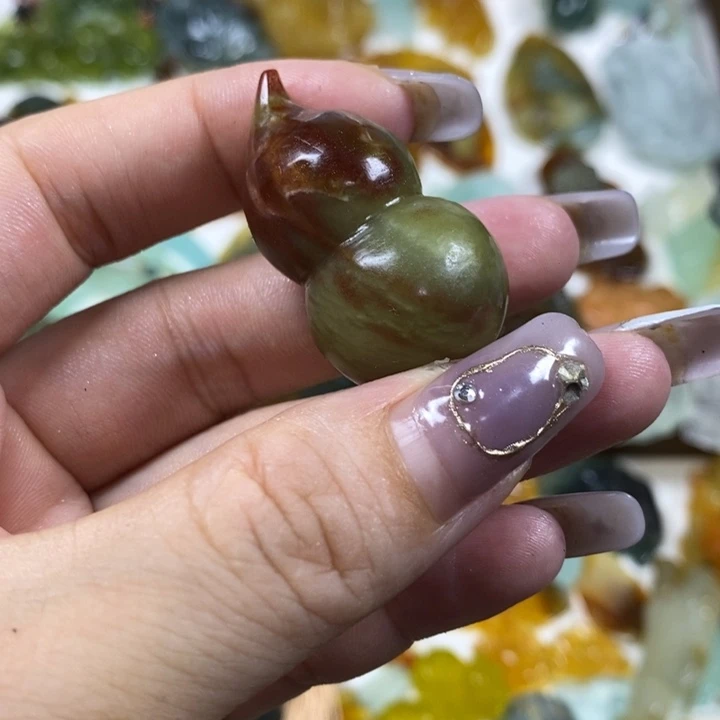 蛇纹石玉未镶嵌吊坠