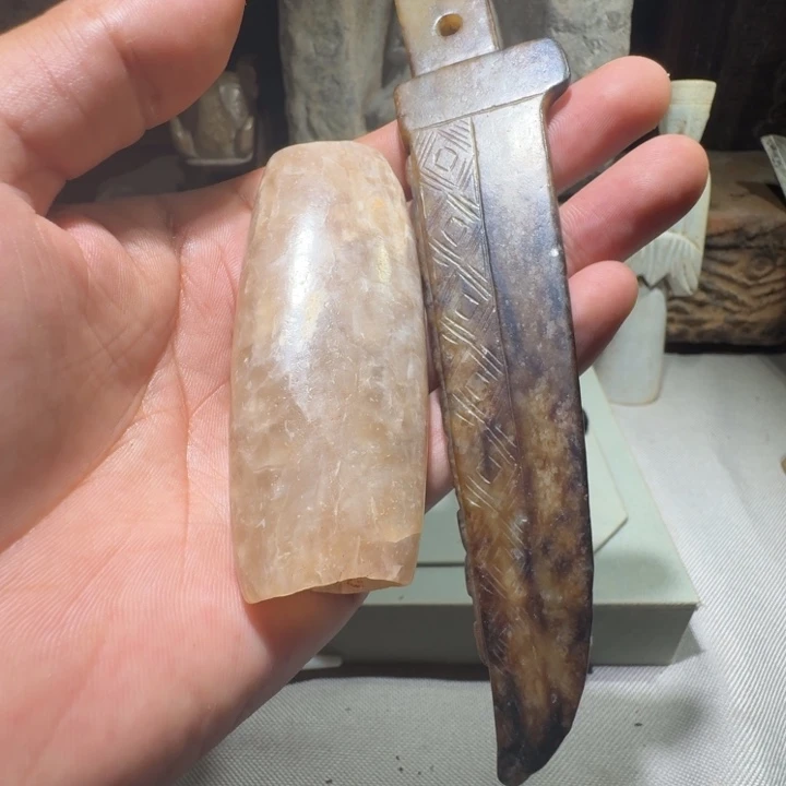 依***古和田玉（糖玉）未镶嵌挂件