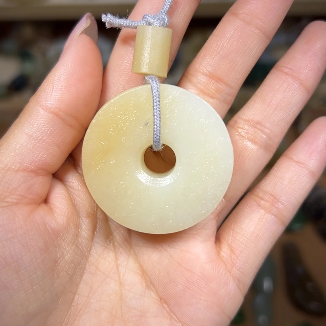 颈饰未镶嵌和田玉！