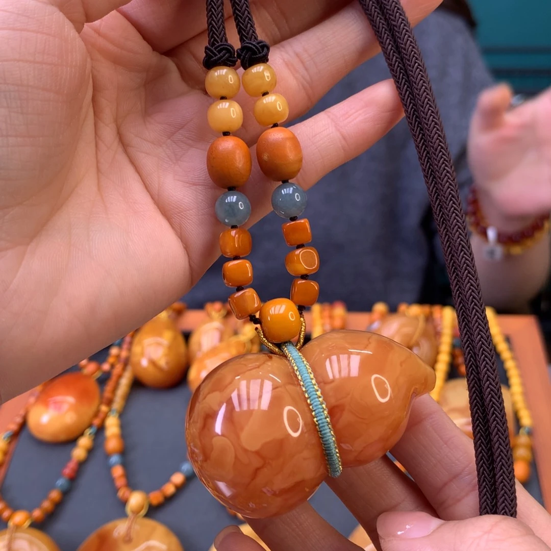 蜜蜡未镶嵌颈饰葫芦