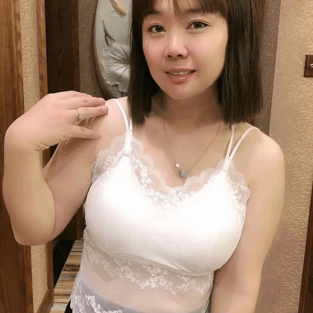大码可拆卸软蕾丝胖mm交叉美背款打底背心
