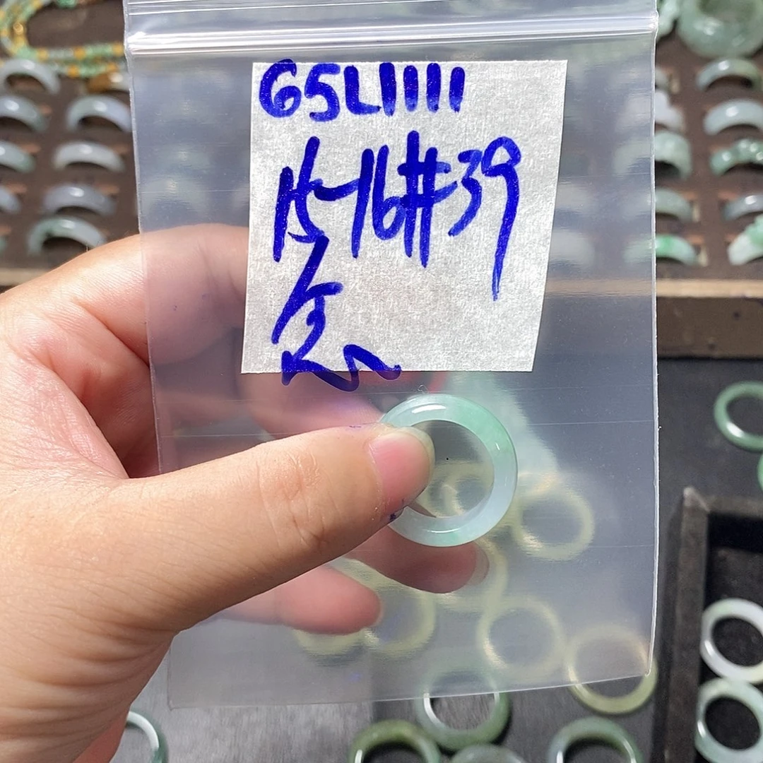 未镶嵌定制翡翠念*：