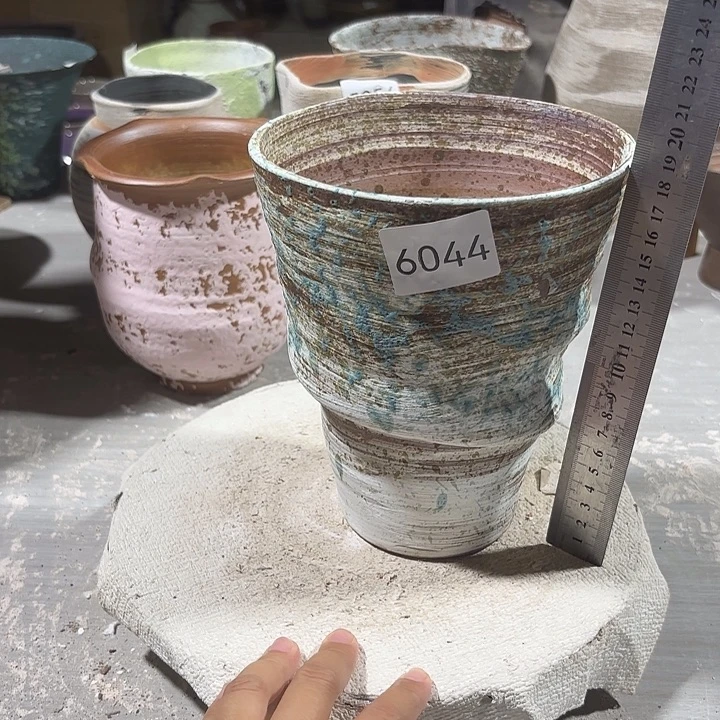 摆件高19，口15，瑕疵处理口裂，有孔，6044