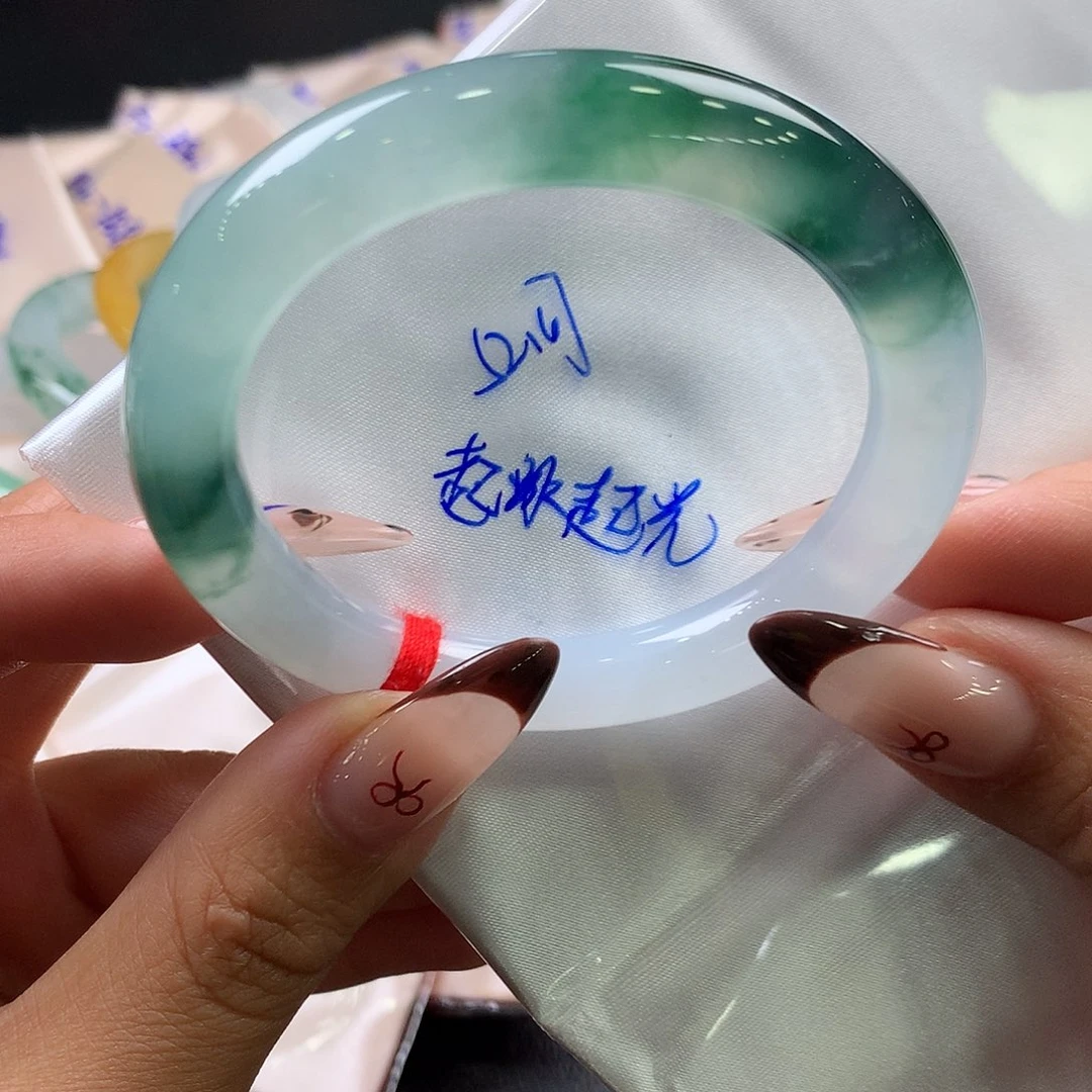 翡翠未镶嵌手镯（圆镯）53号