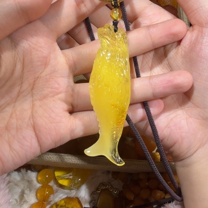 琥珀未镶嵌颈饰蜜蜡鱼化龙