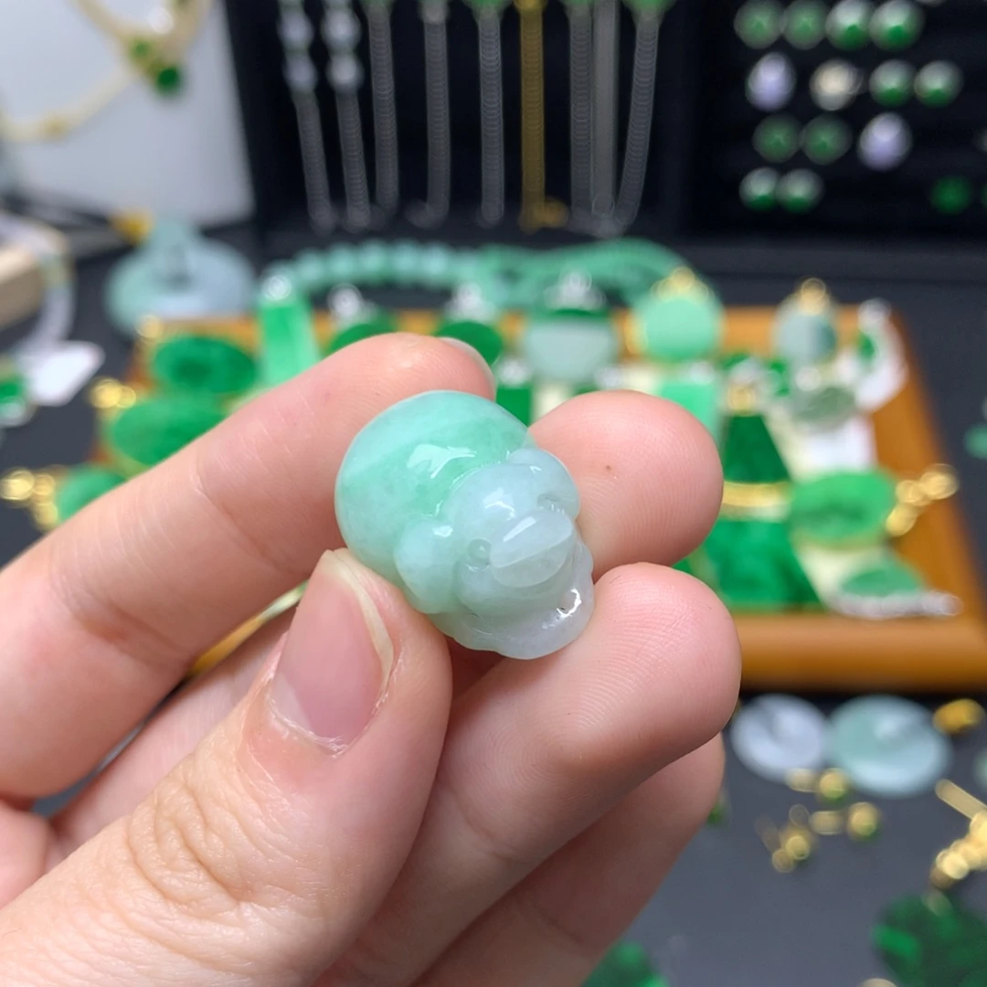 翡翠未镶嵌颈饰有纹裂