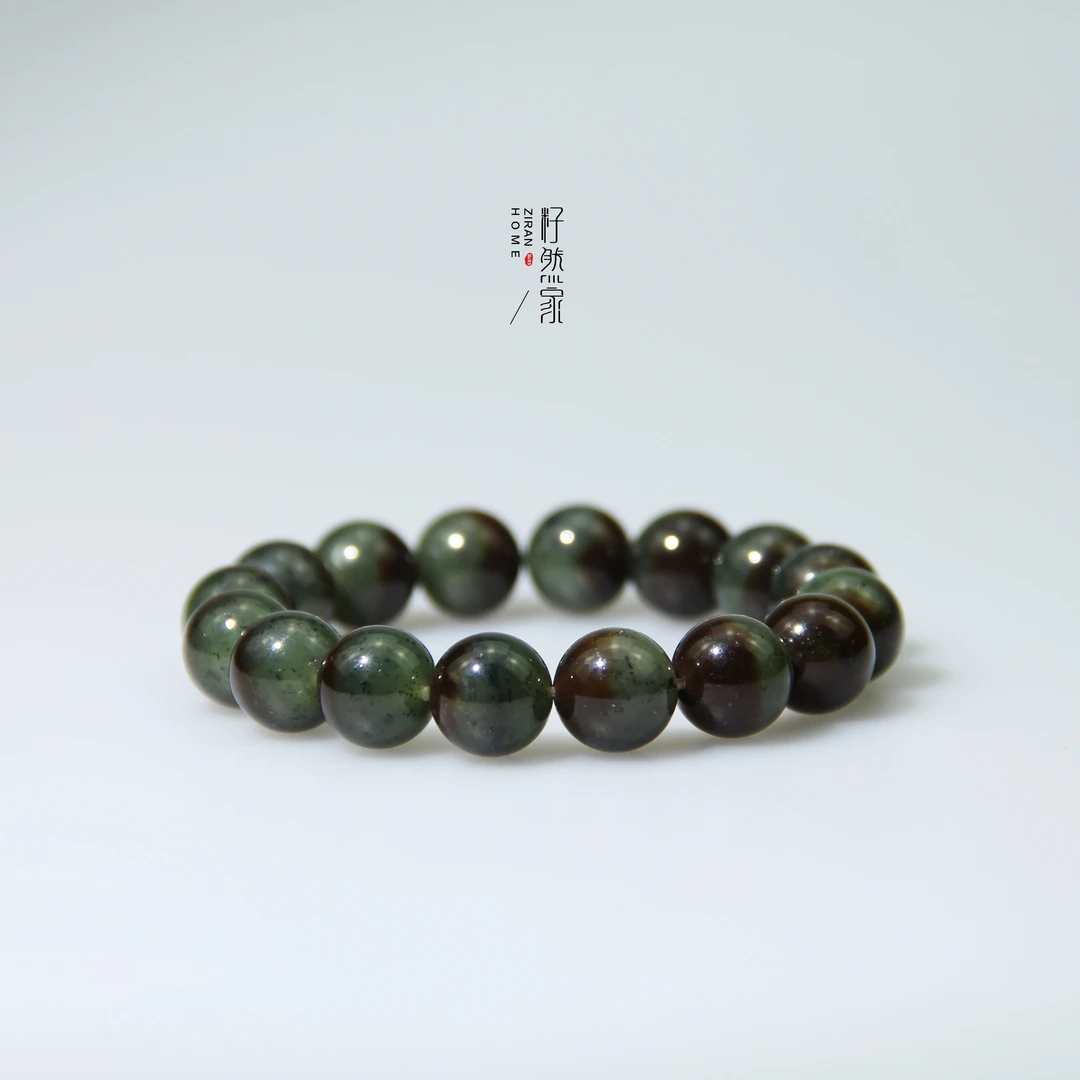 新疆和田玉且末糖青花手串红糖点墨12mm -偏绿版-(多样性发其一）