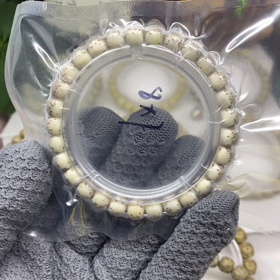 爱***郭手串星月菩提糯冰小细星河豚