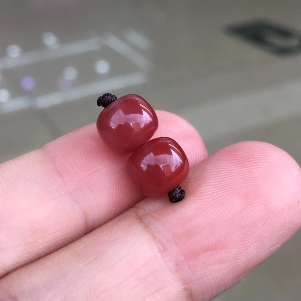 南红瓦西老型配珠通透牛血红尺寸8.5mm玉质细腻高端文玩必备