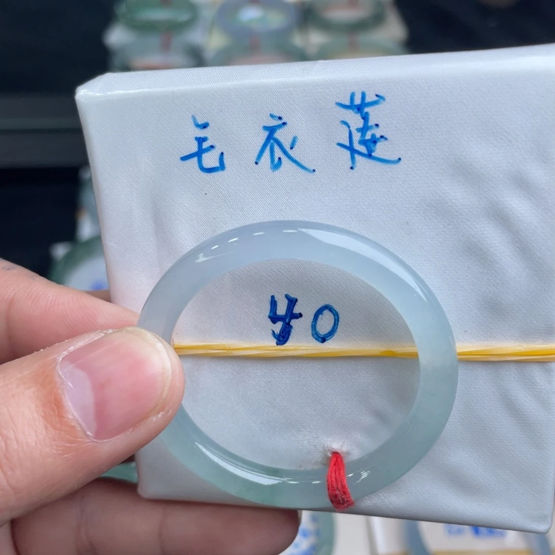 翡翠手镯未镶嵌翡翠手镯