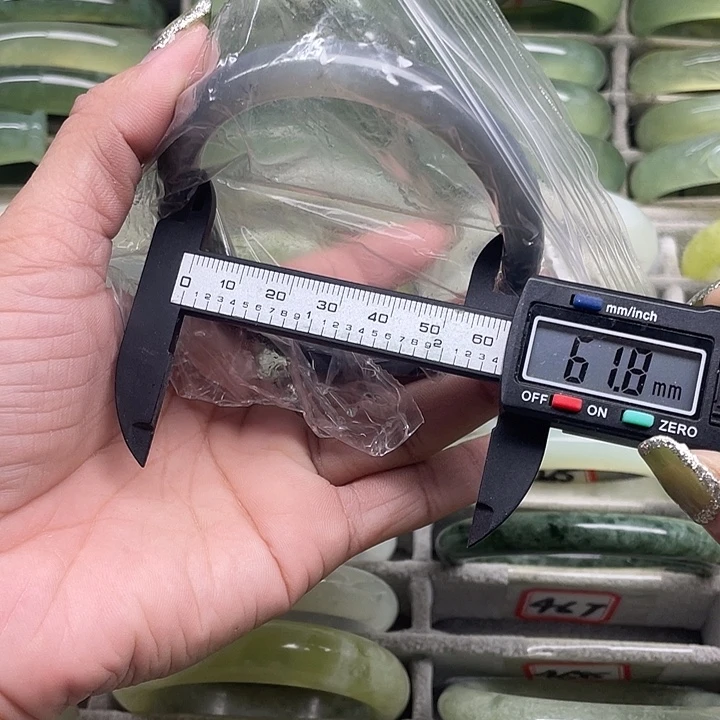 蛇纹石玉未镶嵌手镯467