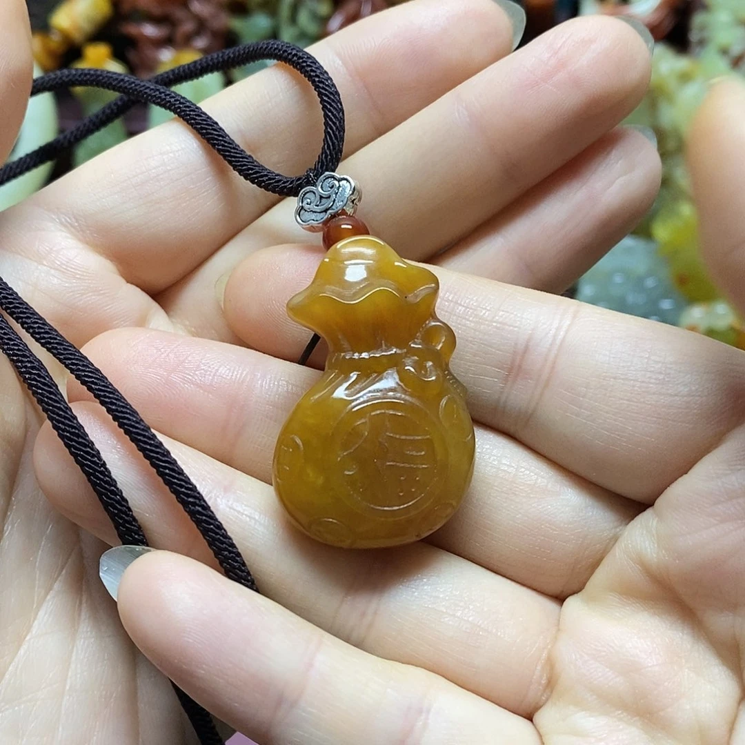 岫玉未镶嵌吊坠(赠链)