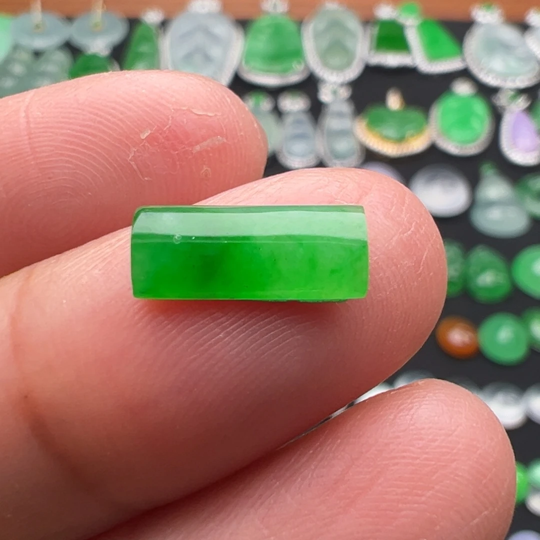 翡翠颈饰未镶嵌马鞍11.8