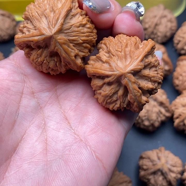 文玩核桃吊坠三棱