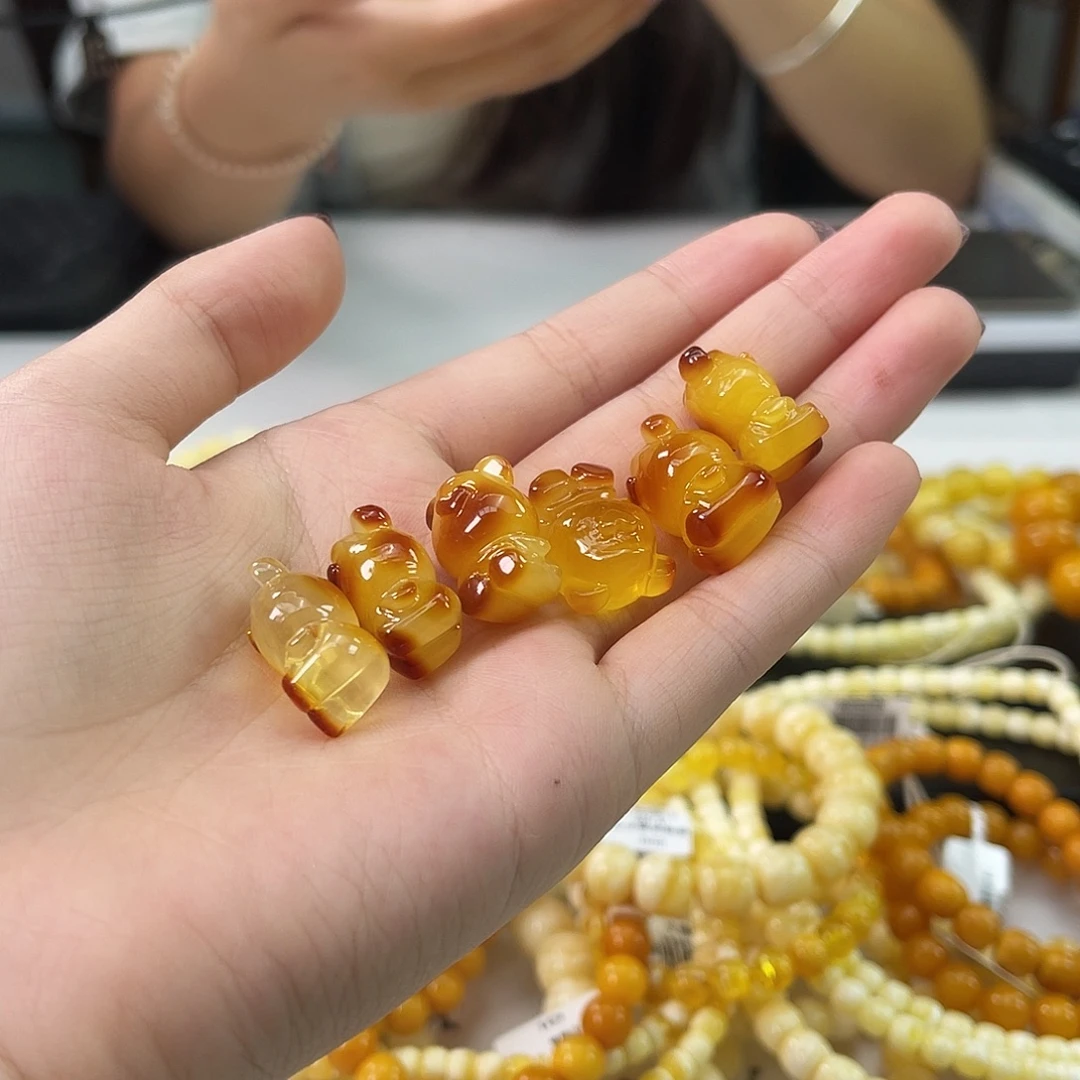 裸石琥珀未镶嵌多样性其一