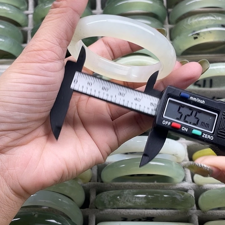 蛇纹石玉未镶嵌手镯312