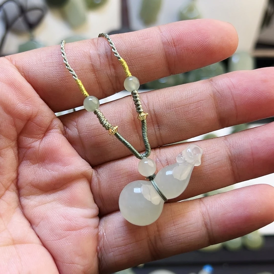 吊坠(赠链)未镶嵌和田玉666