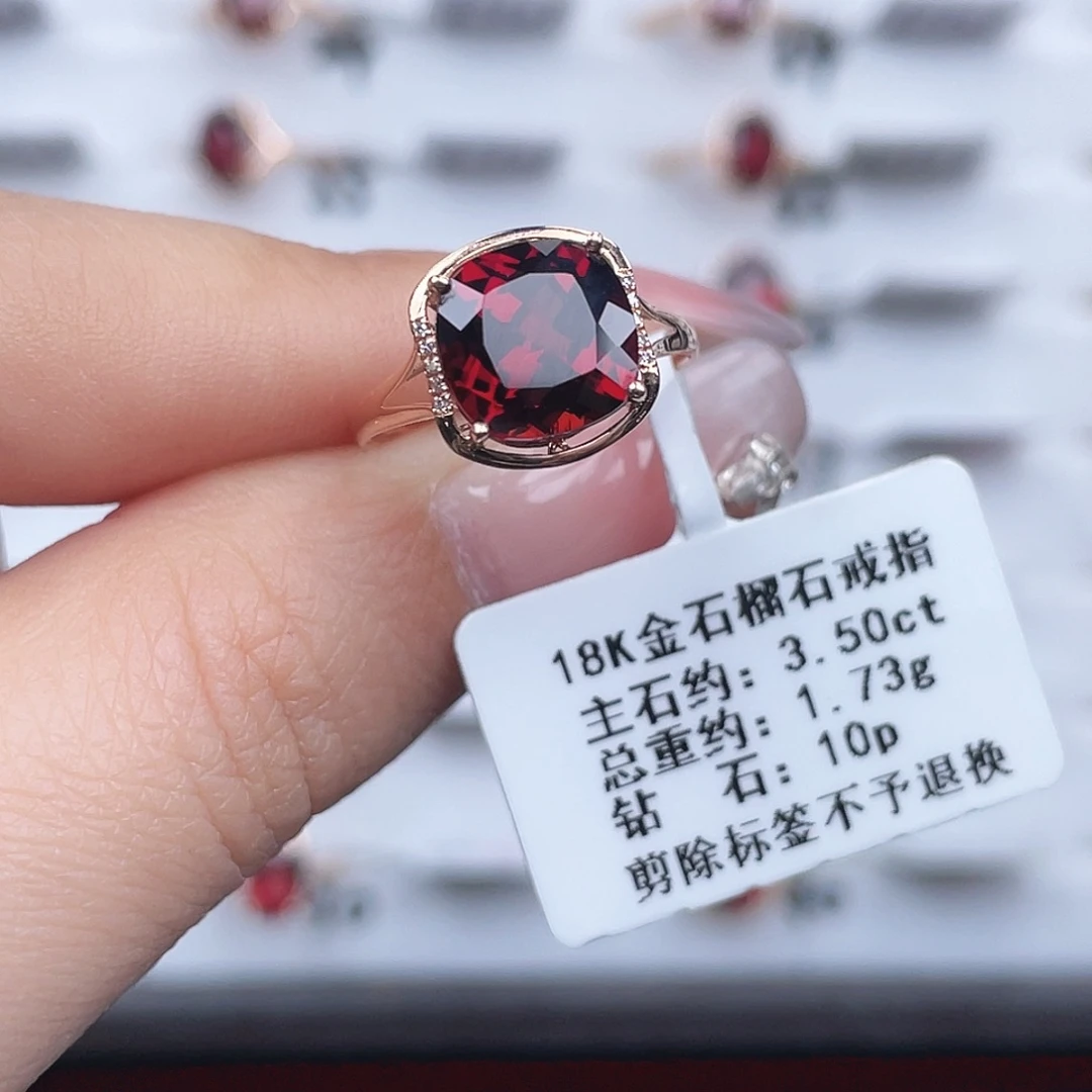 18K金镶嵌石榴石戒指