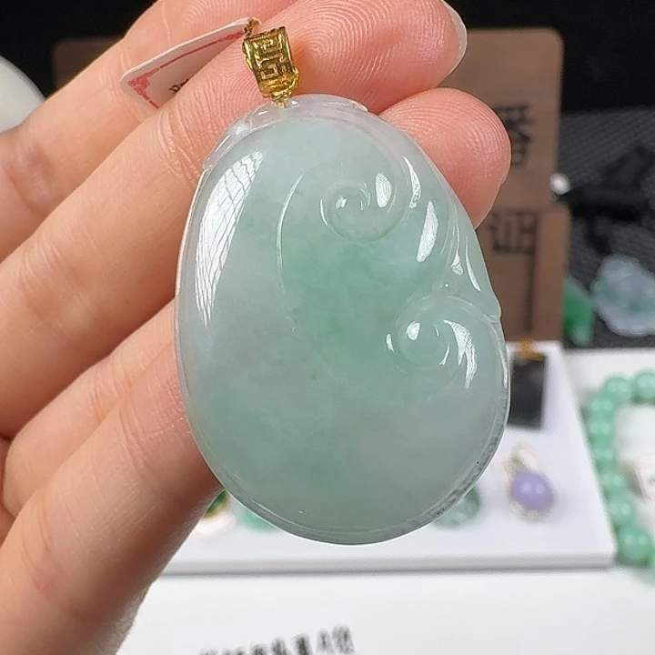 翡翠18K金镶嵌颈饰