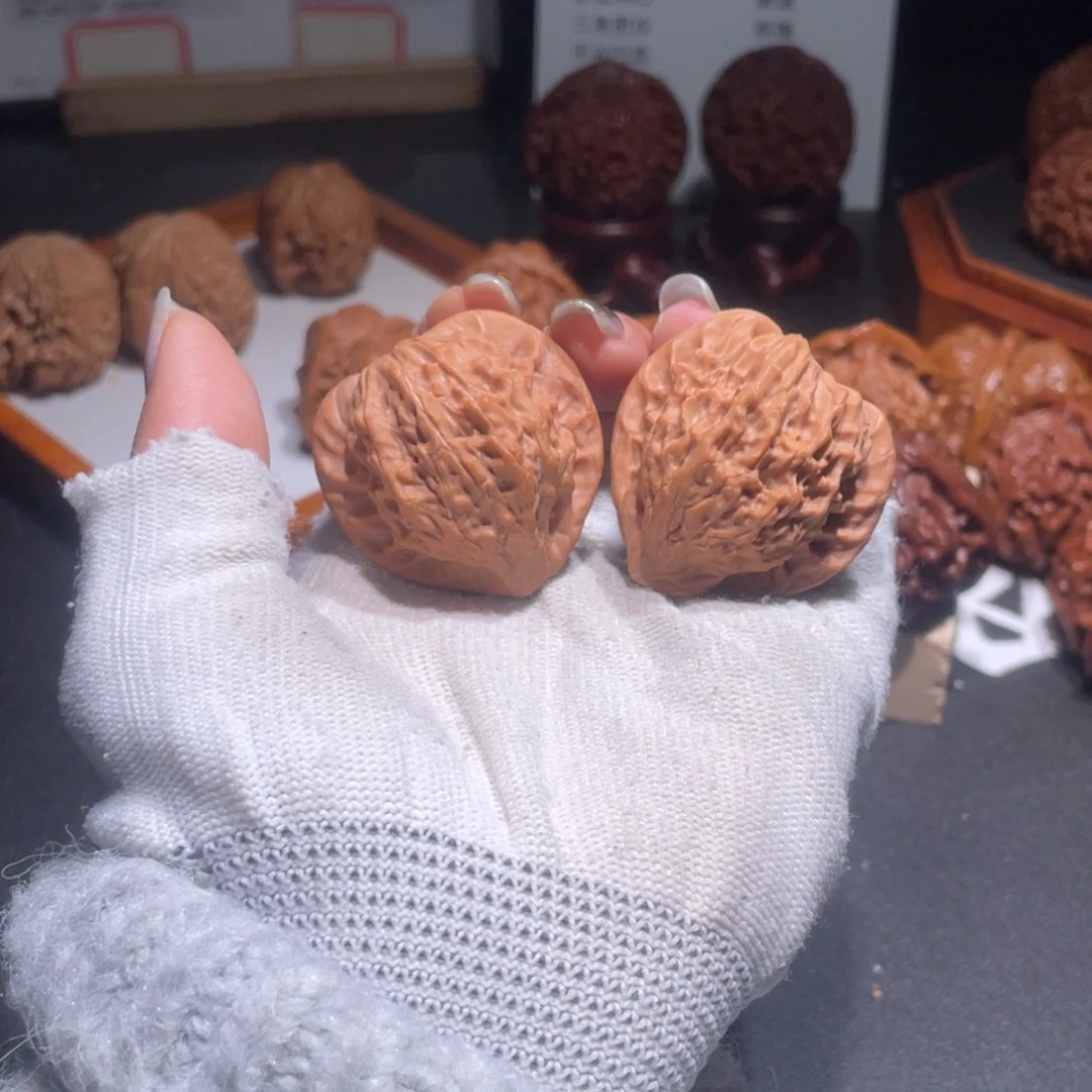 文玩核桃吊坠37.34七步沟公子帽1997