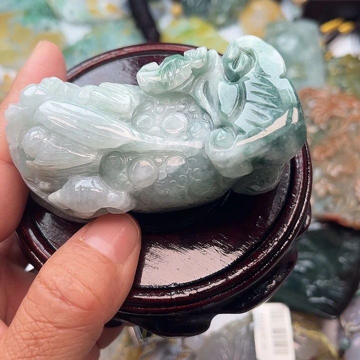 翡翠未镶嵌颈饰摆件，把件，挂件