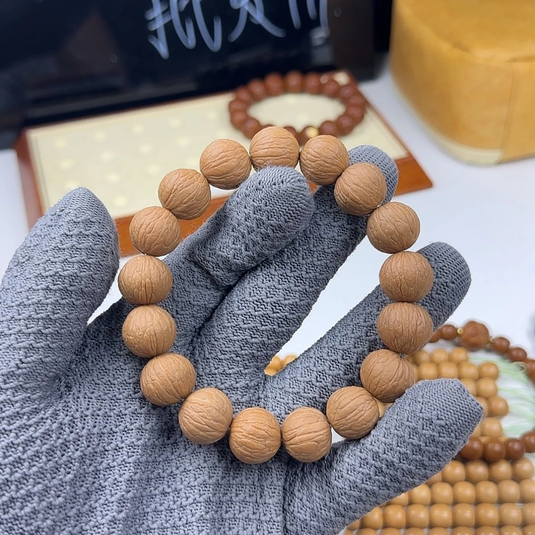 猴头核桃吊坠凤羽