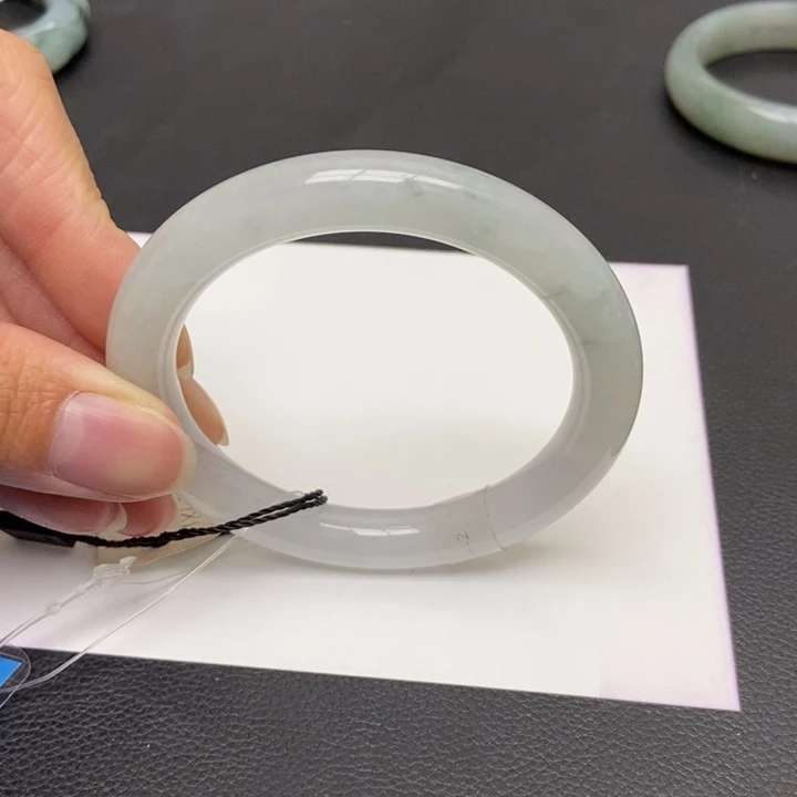 翡翠手镯未镶嵌田****科54圆条