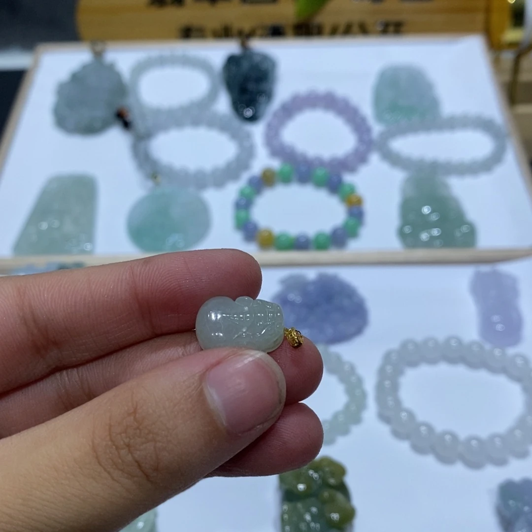翡翠未镶嵌颈饰翡翠