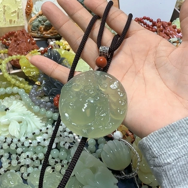 未镶嵌蛇纹石玉吊坠