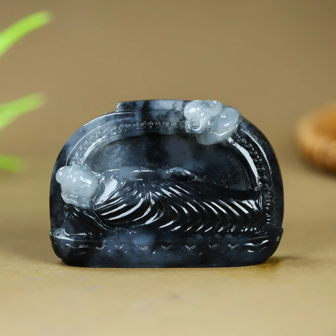 新疆和田玉青花卧佛吊坠