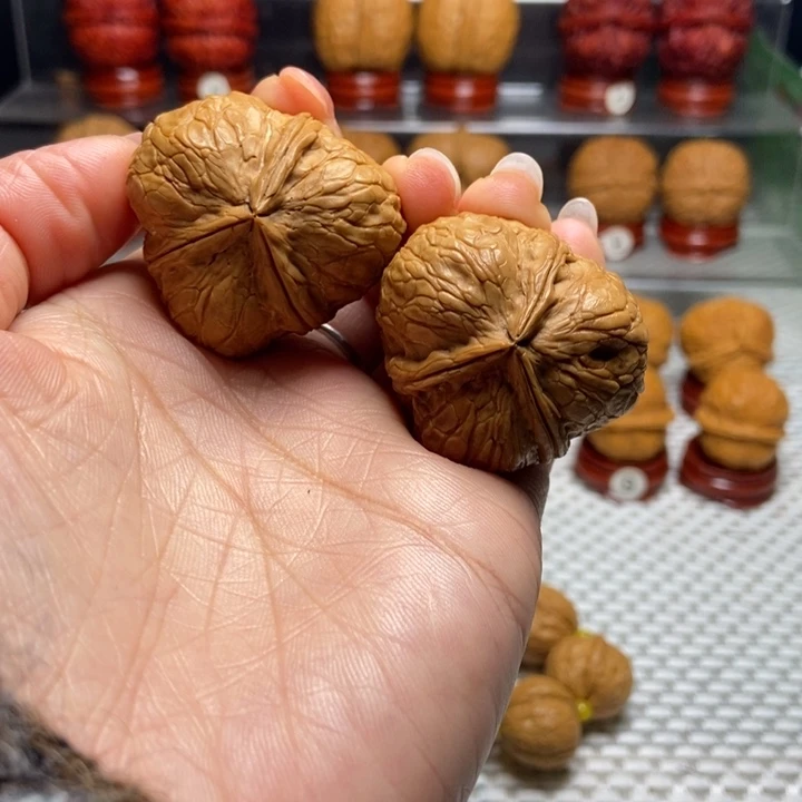 文玩核桃把件6柿饼子三棱