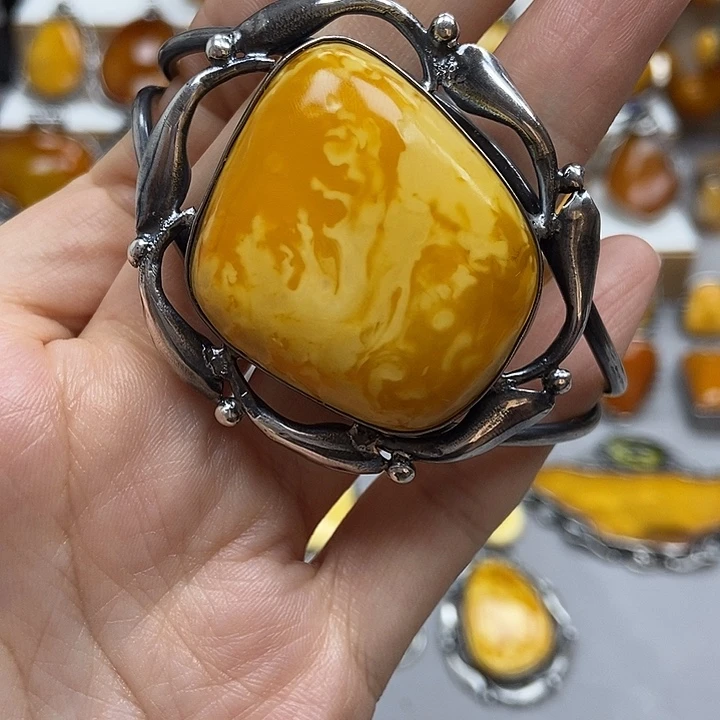 琥珀裸石未镶嵌27手镯