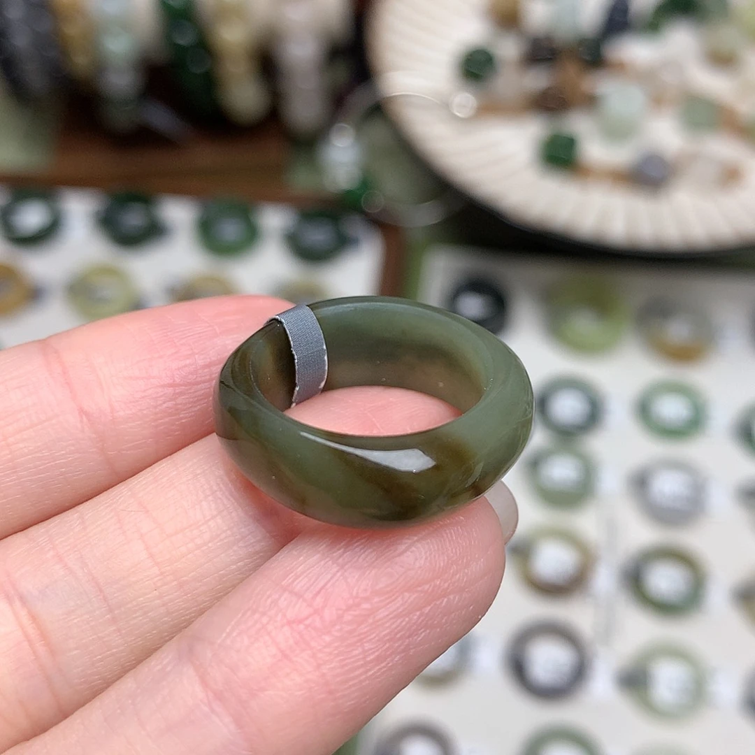 未镶嵌戒指和田玉