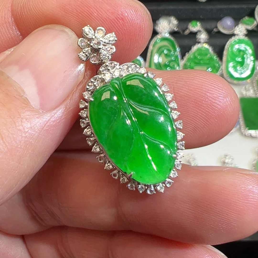 翡翠吊坠(不含链)18K金镶嵌