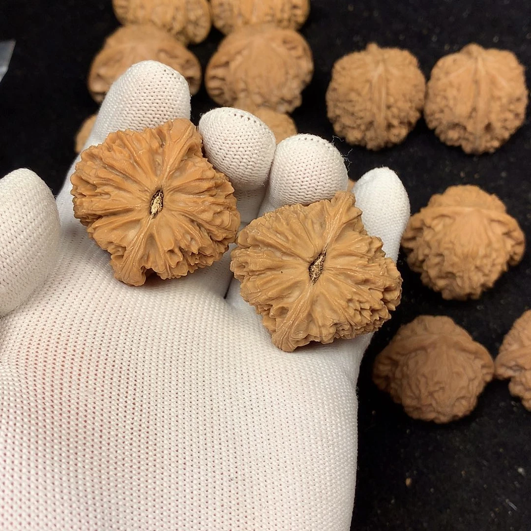 文玩核桃把件南疆石