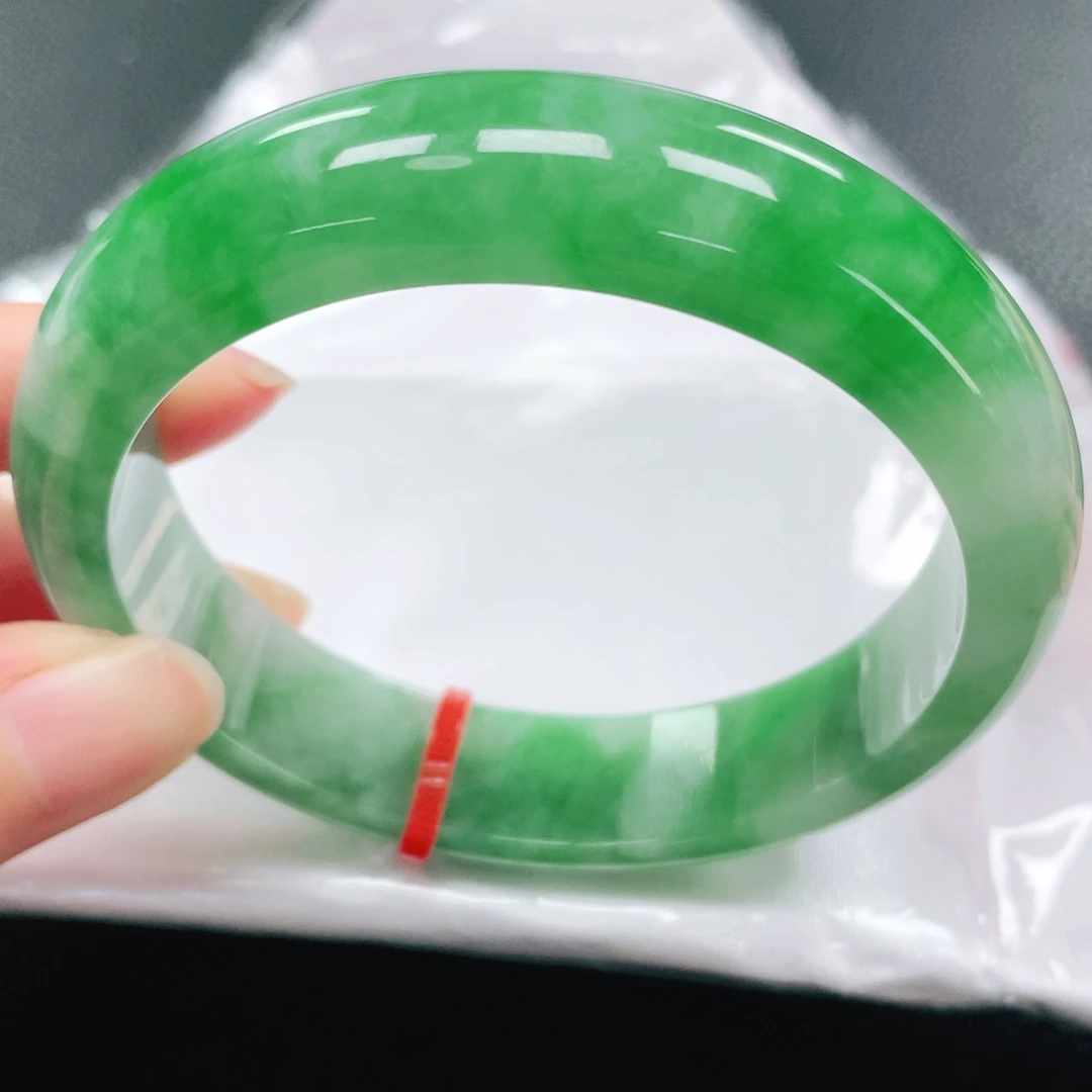 翡翠手镯未镶嵌58圈