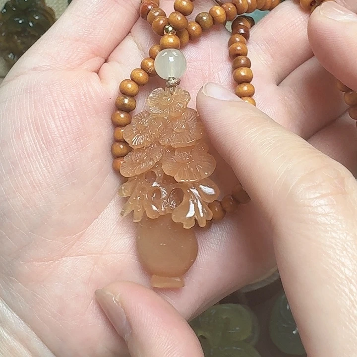 蛇纹石玉未镶嵌颈饰