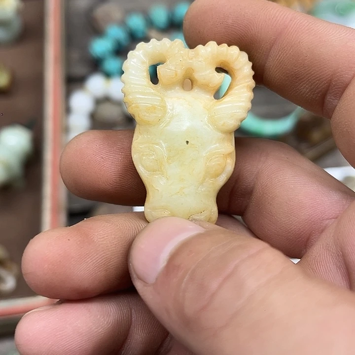 陌***开和田玉（糖玉）未镶嵌挂件