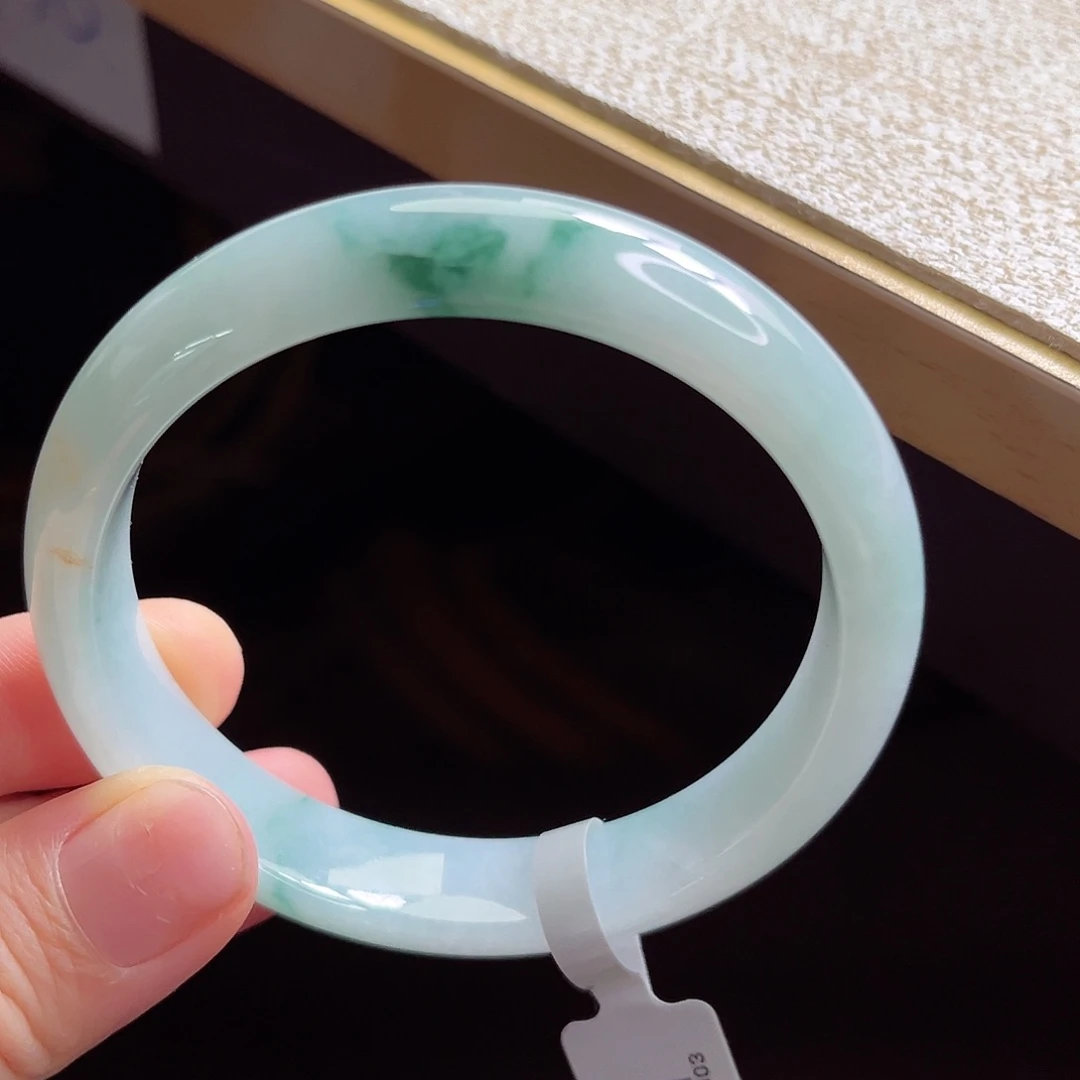 翡翠手镯未镶嵌手镯