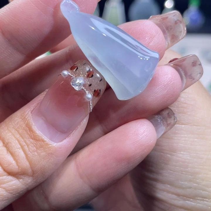 翡翠未镶嵌颈饰莲蓬